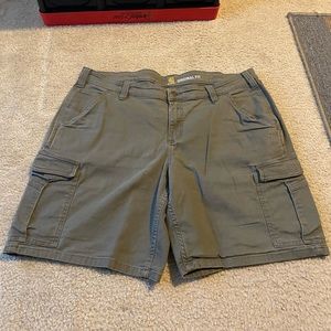 Carhartt women’s shorts - 16